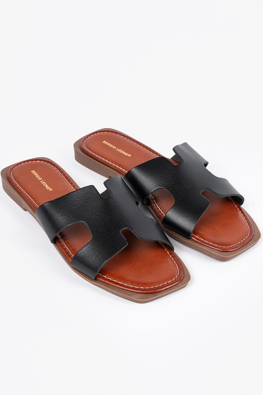 Juodos spalvos šlepetės kvadratine... Juodos spalvos šlepetės kvadratine...