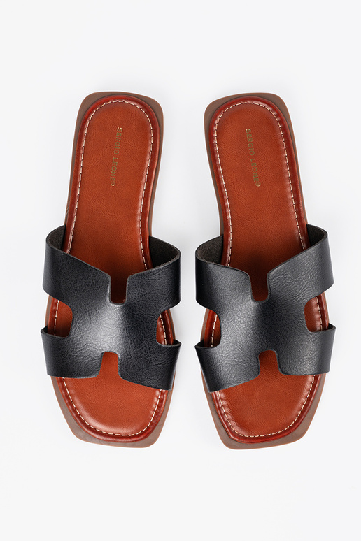 Juodos spalvos šlepetės kvadratine... Juodos spalvos šlepetės kvadratine...