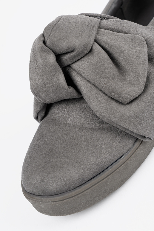 Pilkos spalvos batai su užsegimu ir...