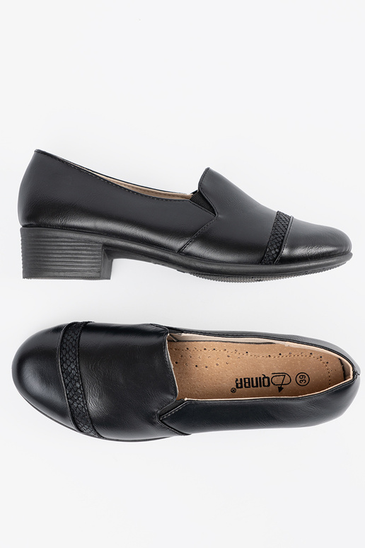 Juodos spalvos moteriški pusbačiai...