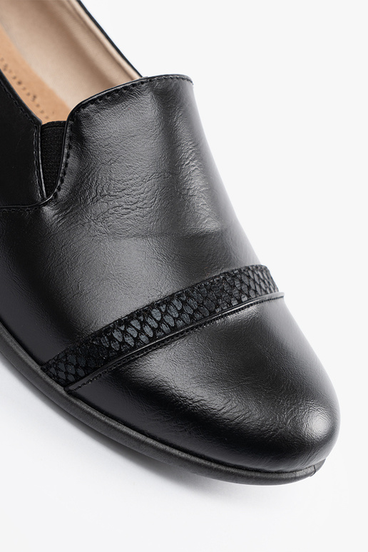 Juodos spalvos moteriški pusbačiai...