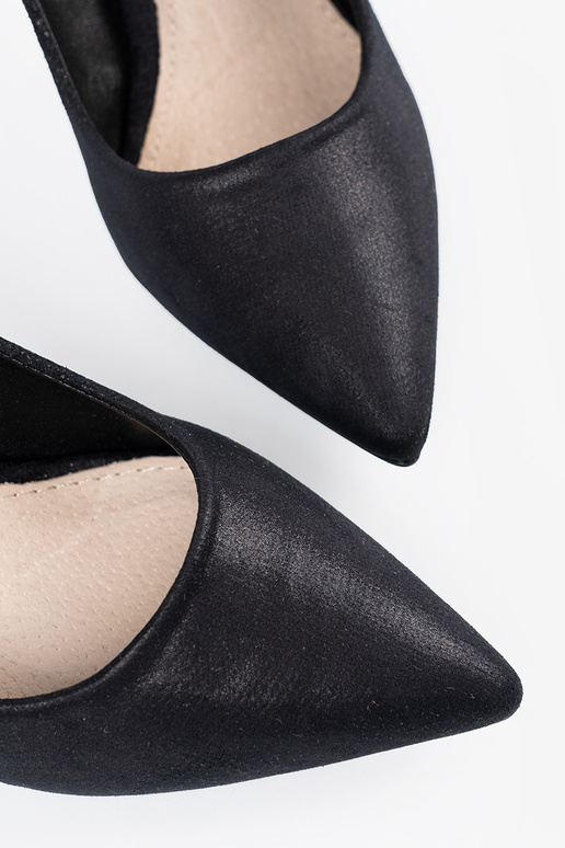 Juodos spalvos zomšiniai aukštakulniai