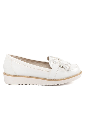 Baltos spalvos lakuoti...