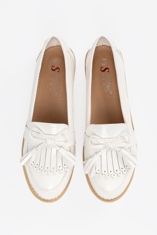 Baltos spalvos lakuoti mokasinai su...