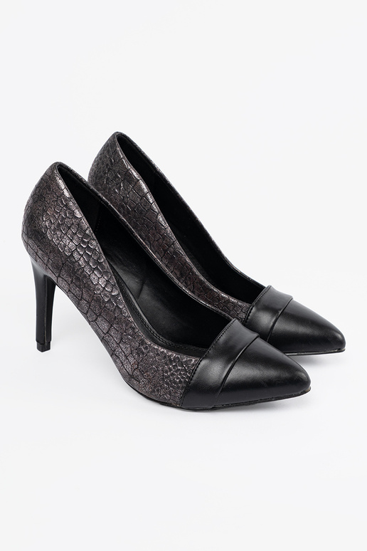 Juodos spalvos bateliai su gyvatės raštu