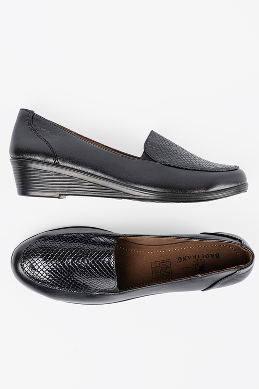 Moteriški pusbačiai su odos tekstūra