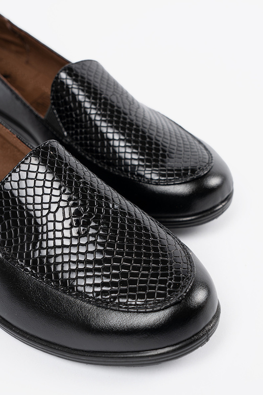 Moteriški pusbačiai su odos tekstūra