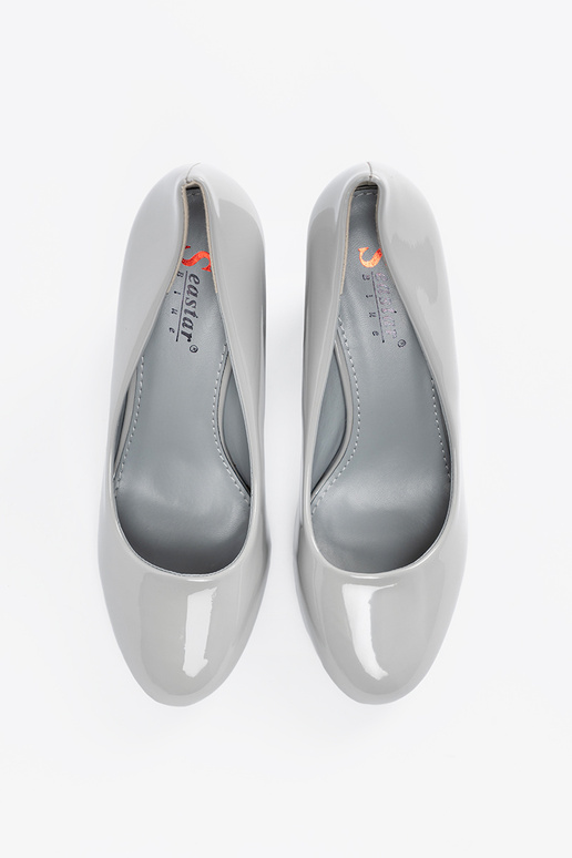 Pilkos spalvos lakuoti aukštakulniai