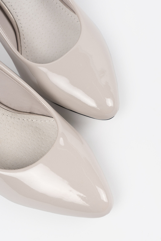 Pilkos spalvos aukštakulniai