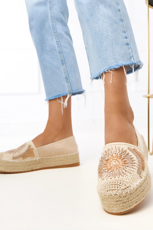 Rožiniai bateliai ant stulpelio...