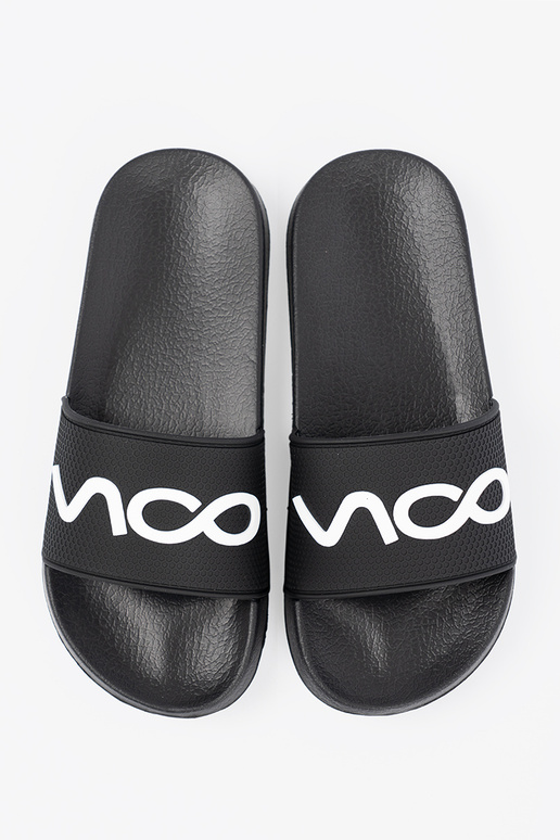 juodos spalvos Šlepetės su užrašu