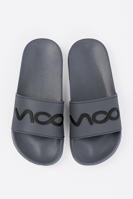 pilkos spalvos Šlepetės su užrašu