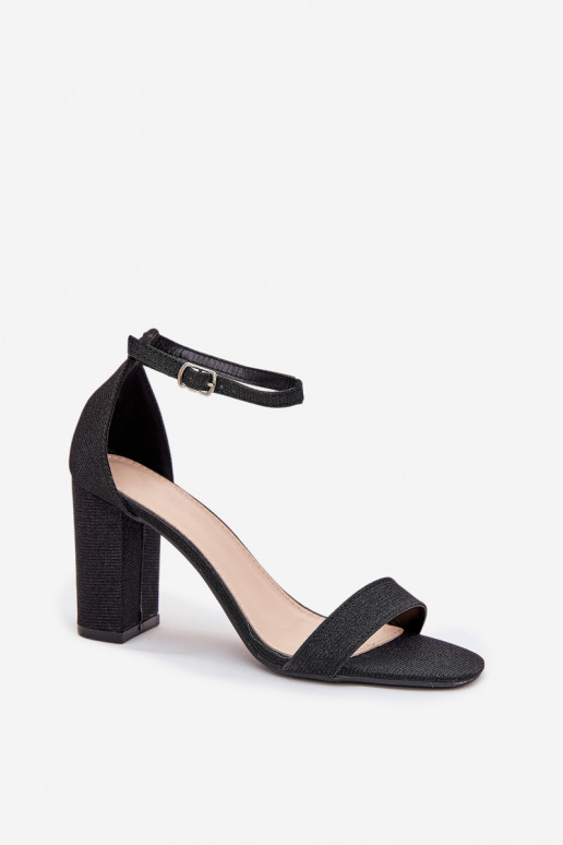 su blizgesiu Moteriškos aukštakulnės basutės juodos spalvos Kavina