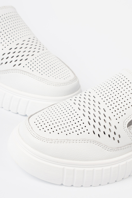 baltos spalvos ažūriniai moteriški pusbačiai su platforma