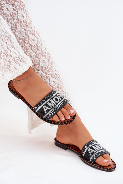 Moteriškos šlepetės su plačiais kulniukais Su dekoracija Amore juodos spalvos Avelina