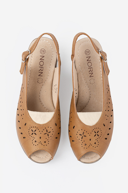 su aužūro elementais sandalai karmeloĮe ant pleišto