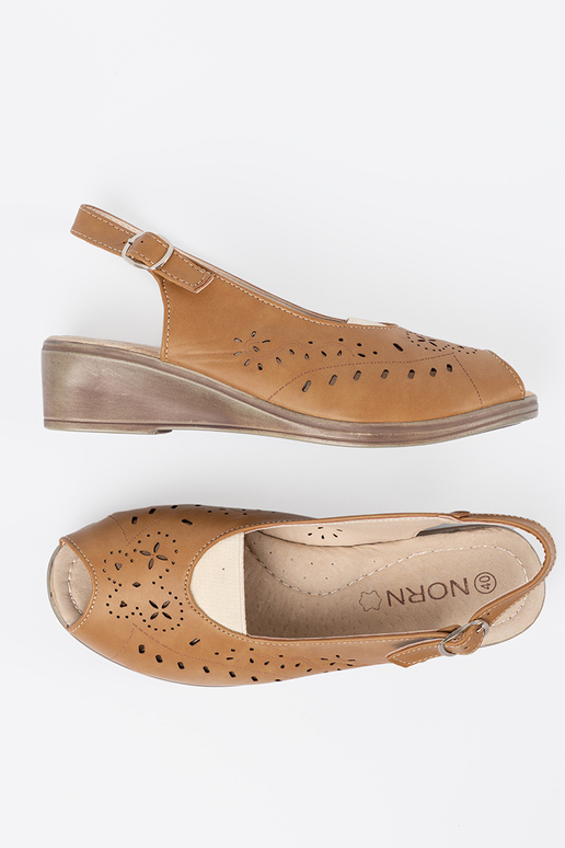 su aužūro elementais sandalai karmeloĮe ant pleišto