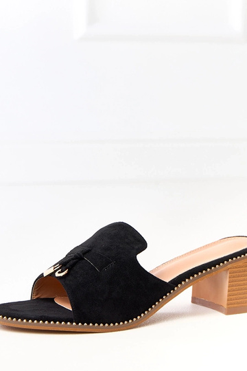 Juodos šlepetės ant kulno... 2