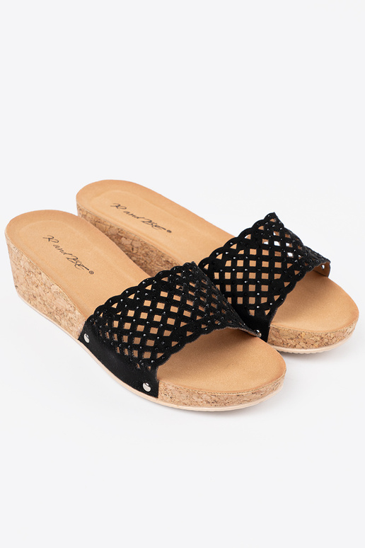 Šlepetės ant pleišto su ažūro elementais i korkoĮą podeszĮą