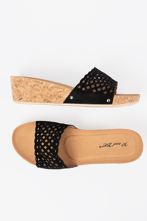 Šlepetės ant pleišto su ažūro elementais i korkoĮą podeszĮą