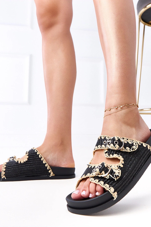 Juodos pintos šlepetės su sagtimis...