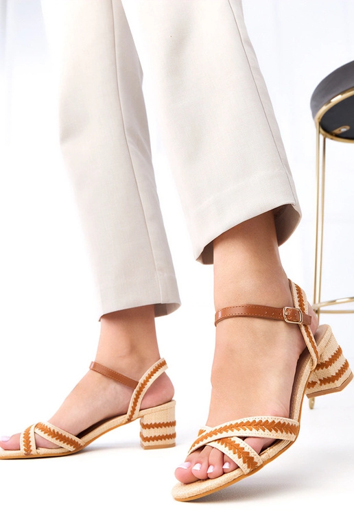 Rudi stulpelio formos kulniukai su... Rudi stulpelio formos kulniukai su...