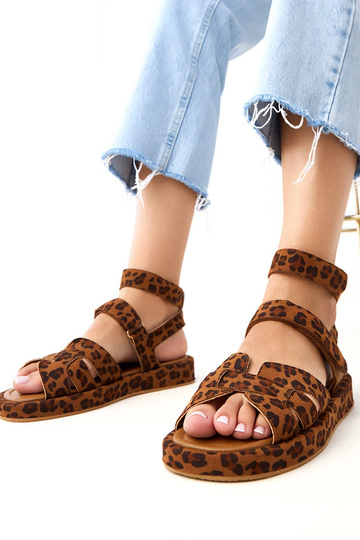 Panteros rašto sandalai...