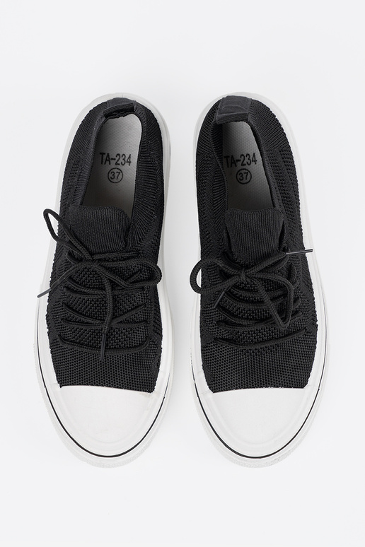 Įsispiriamo modelio batai juodos spalvos z ozdobnym raišteliaim