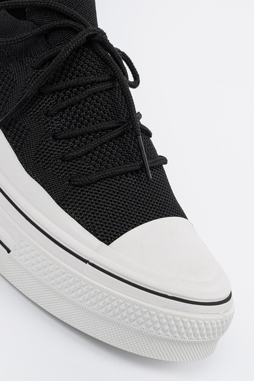 Įsispiriamo modelio batai juodos spalvos z ozdobnym raišteliaim