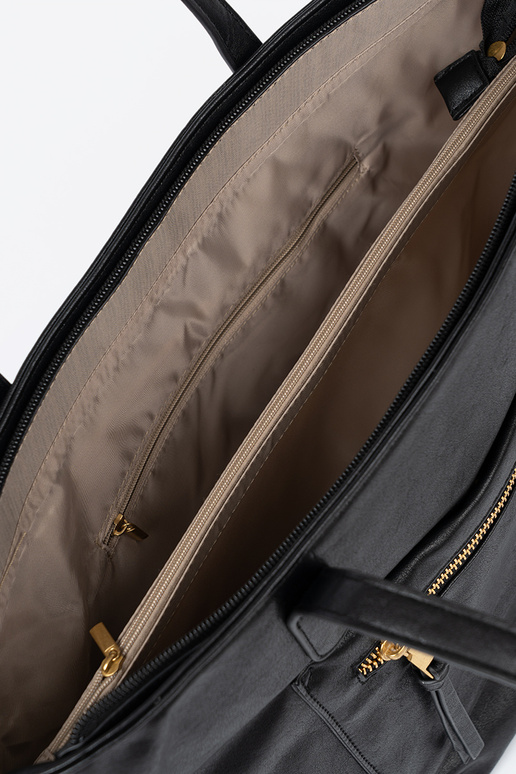 juoda rankinė ze auksinismi elementami