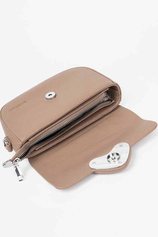 Paštininkė su širdelėmis smėlio spalvos