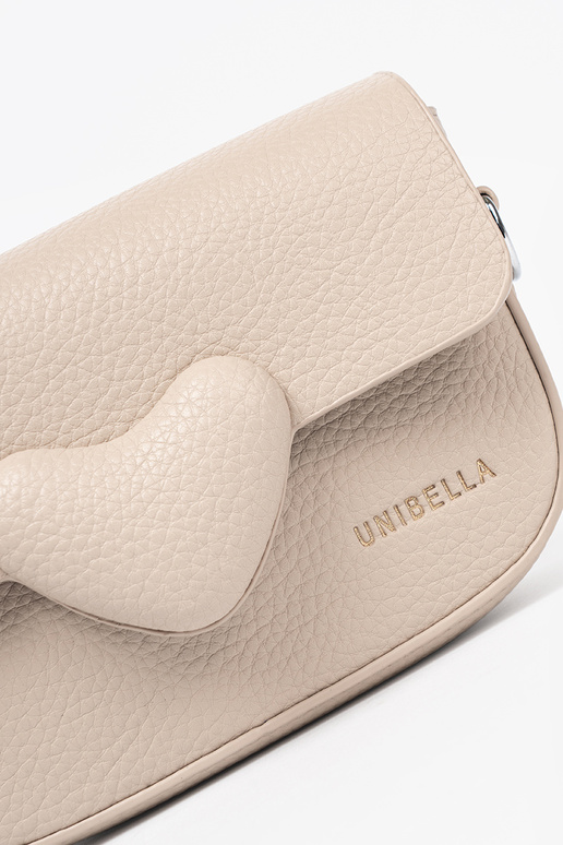 Tai turiža moteriška rankinė z ozdobnym širdiesm