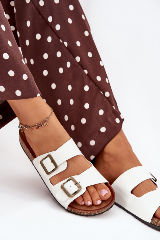 Moteriškas Šlepetės su platforma su sagtimis baltos spalvos Vesina