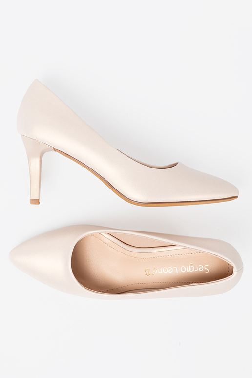 Elegantiško stiliaus baltos spalvos  aukštakulniai plonu kulniuku