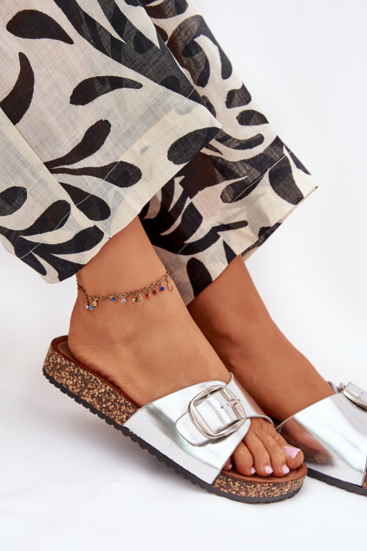 Moteriškos šlepetės su platforma su sagtimis sidabro spalvos Vianara Moteriškos šlepetės su platforma su sagtimis sidabro spalvos Vianara