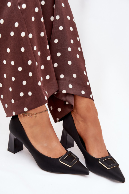 Bateliai su kulniukais dekoruoti su sagtimis juodos spalvos Seriva