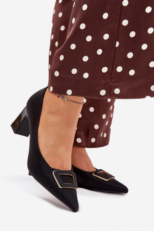 Bateliai su kulniukais dekoruoti su sagtimis juodos spalvos Seriva