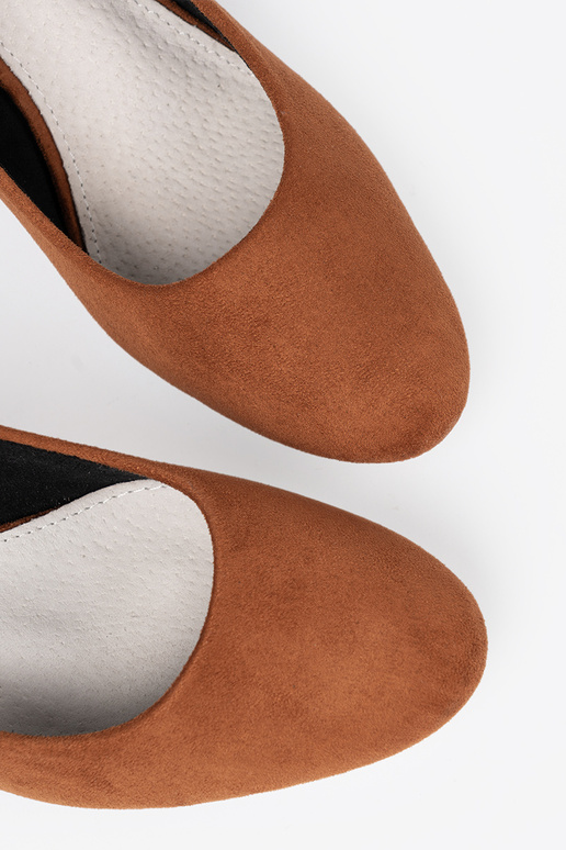 rudos spalvos aukštakulniai z ozdobnym sidabrasm obcasem rudos spalvos aukštakulniai z ozdobnym sidabrasm obcasem