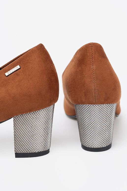 rudos spalvos aukštakulniai z ozdobnym sidabrasm obcasem rudos spalvos aukštakulniai z ozdobnym sidabrasm obcasem