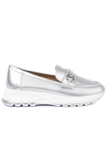 sidabro spalvos mokasinai z dekoracyjnym auksinism elementem 2