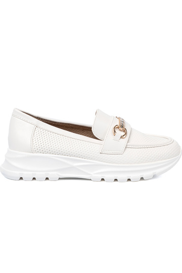 baltos spalvos mokasinai z dekoracyjnym auksinism elementem. 2