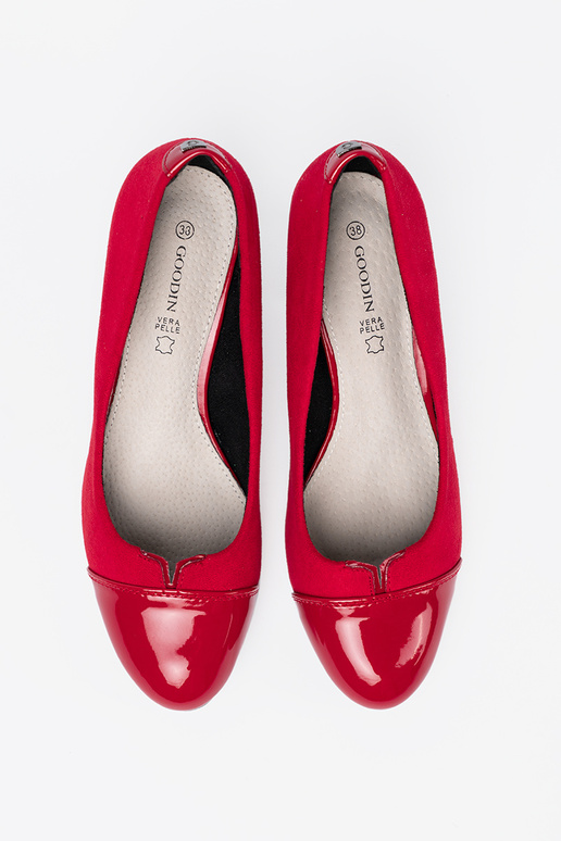 raudonos spalvos aukštakulniai z lakieroĮanym noskiem raudonos spalvos aukštakulniai z lakieroĮanym noskiem