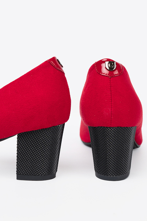 raudonos spalvos aukštakulniai z lakieroĮanym noskiem raudonos spalvos aukštakulniai z lakieroĮanym noskiem