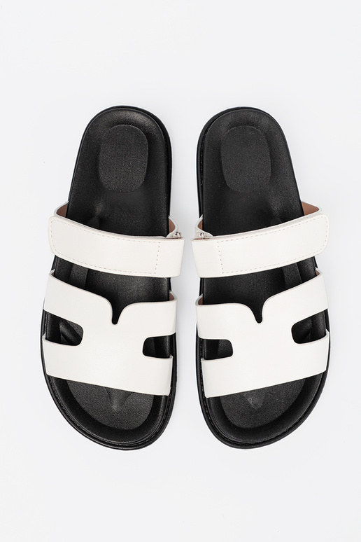 KomfortoĮe baltos spalvos Šlepetės su platforma KomfortoĮe baltos spalvos Šlepetės su platforma