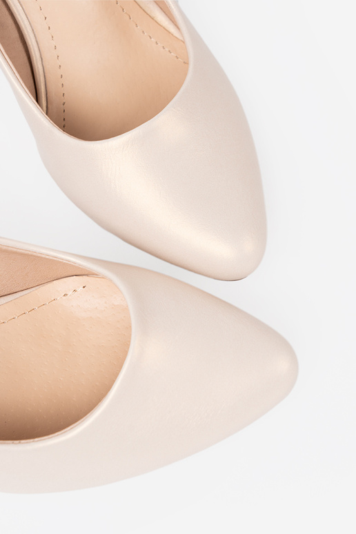 Bateliai smėlio spalvos ant kulno Sergio Leone