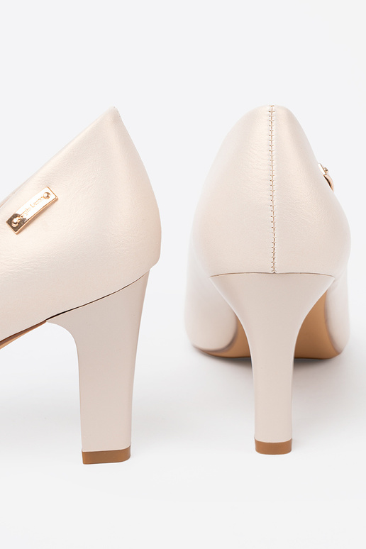 Bateliai smėlio spalvos ant kulno Sergio Leone