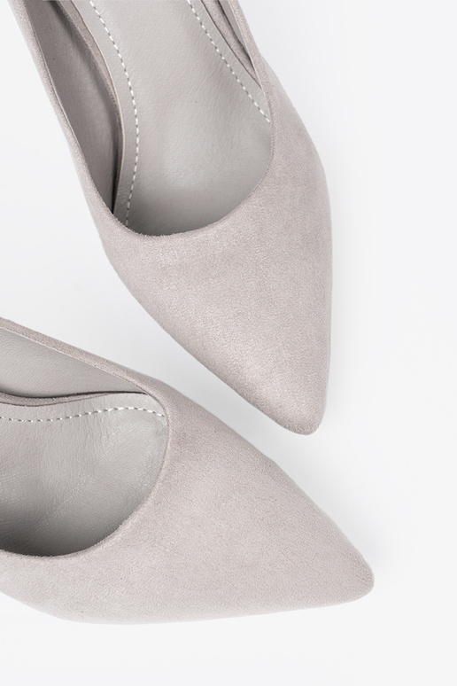 Klasikinio modelio pilkos spalvos aukštakulniai iš zomšos ant aukštakulnių