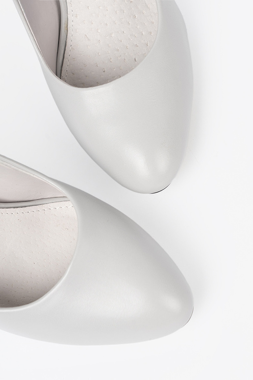 pilkos spalvos klasika aukštakulniai aukštakulniais