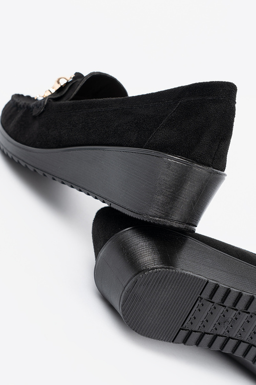 juodos spalvos iš zomšos pusbačiai z ozdobnym misiem