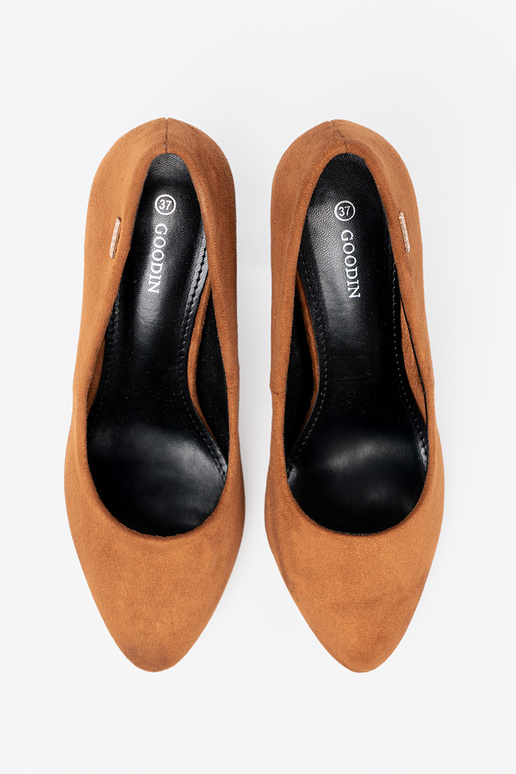 rudos spalvos aukštakulniai ant juodo stulpo rudos spalvos aukštakulniai ant juodo stulpo